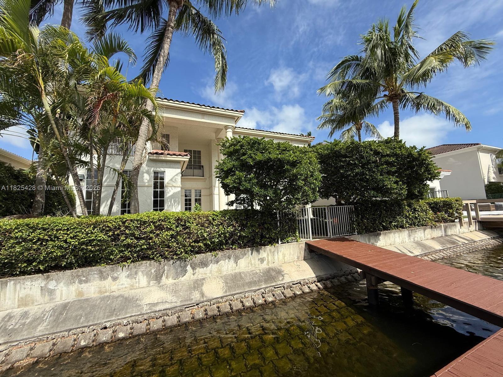 996 Sanibel Dr Hollywood, FL 33019 996 Sanibel Dr Hollywood, FL 33019
