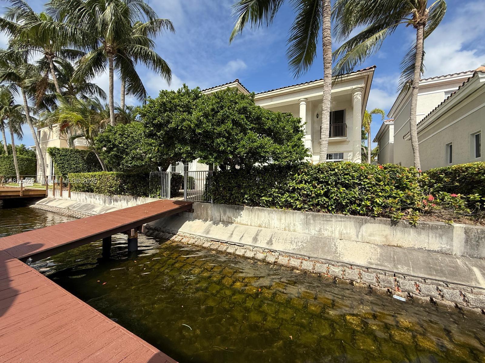 996 Sanibel Dr Hollywood, FL 33019 996 Sanibel Dr Hollywood, FL 33019