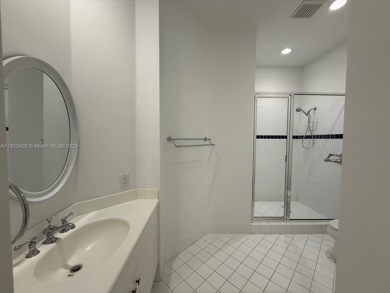 996 Sanibel Dr Hollywood, FL 33019 996 Sanibel Dr Hollywood, FL 33019
