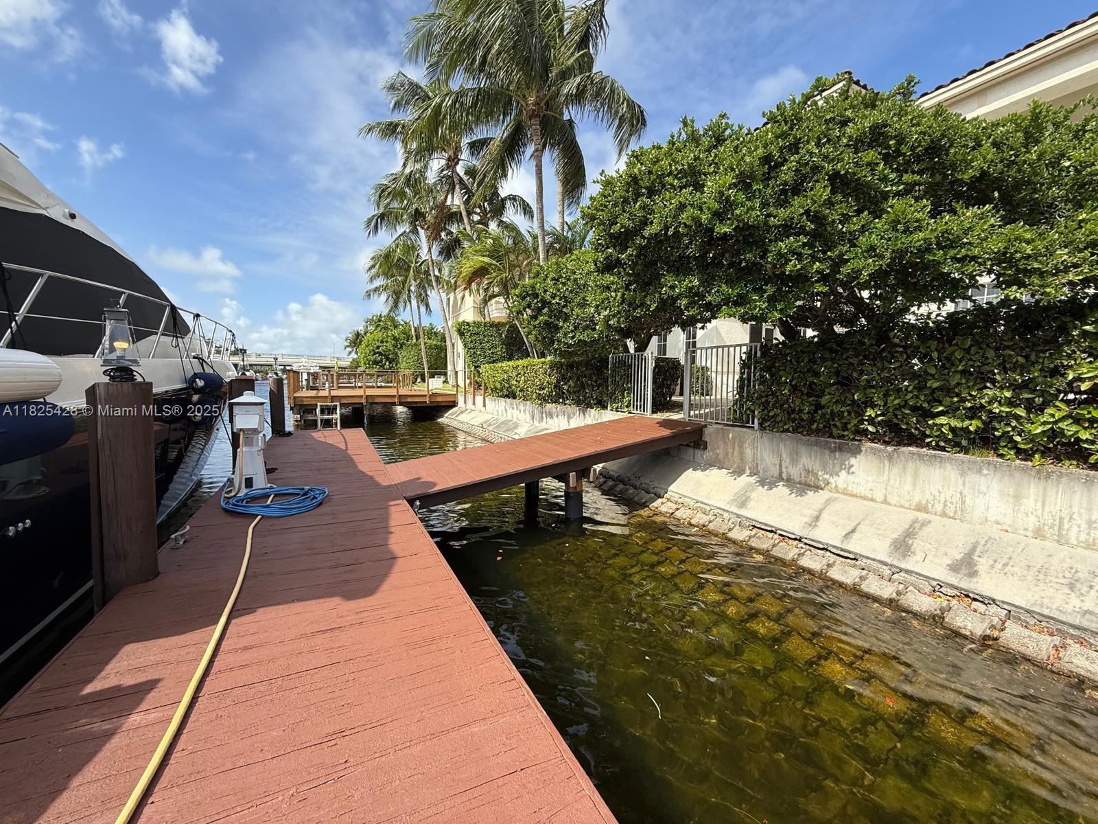 996 Sanibel Dr Hollywood, FL 33019 996 Sanibel Dr Hollywood, FL 33019