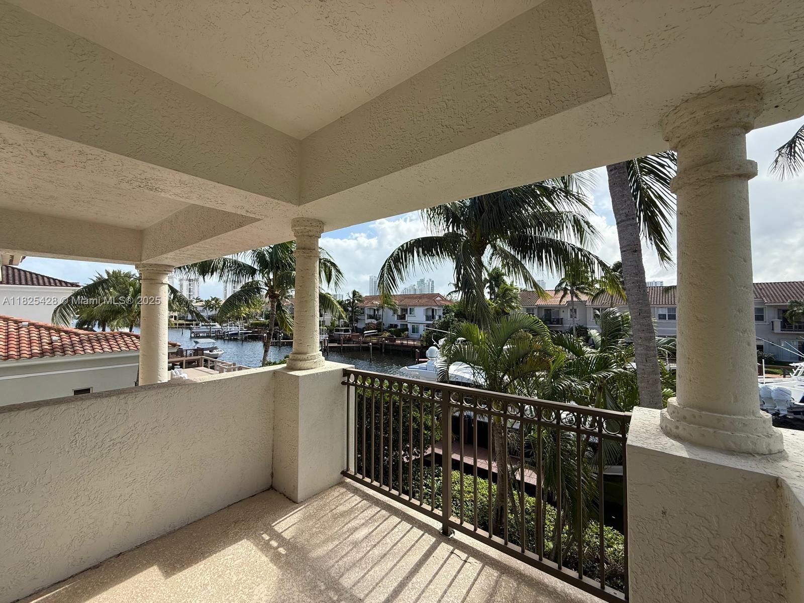 996 Sanibel Dr Hollywood, FL 33019 996 Sanibel Dr Hollywood, FL 33019