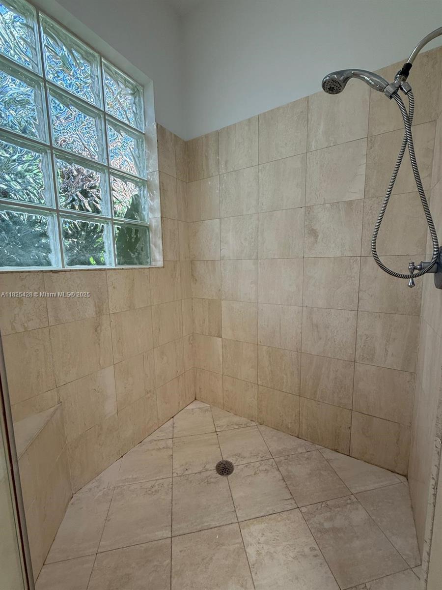 996 Sanibel Dr Hollywood, FL 33019 996 Sanibel Dr Hollywood, FL 33019