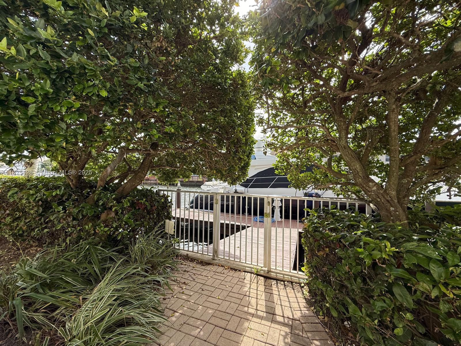996 Sanibel Dr Hollywood, FL 33019 996 Sanibel Dr Hollywood, FL 33019