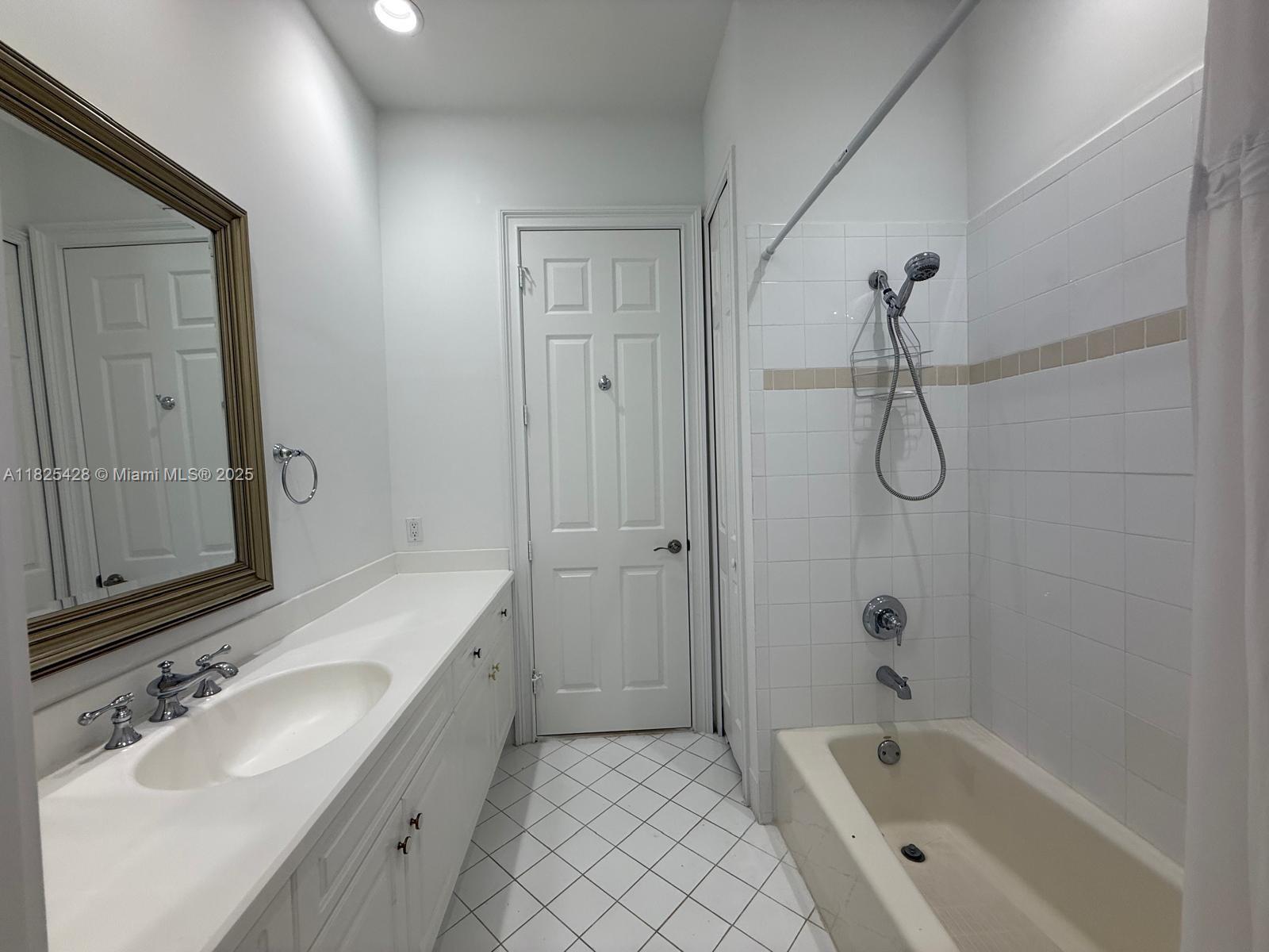 996 Sanibel Dr Hollywood, FL 33019 996 Sanibel Dr Hollywood, FL 33019