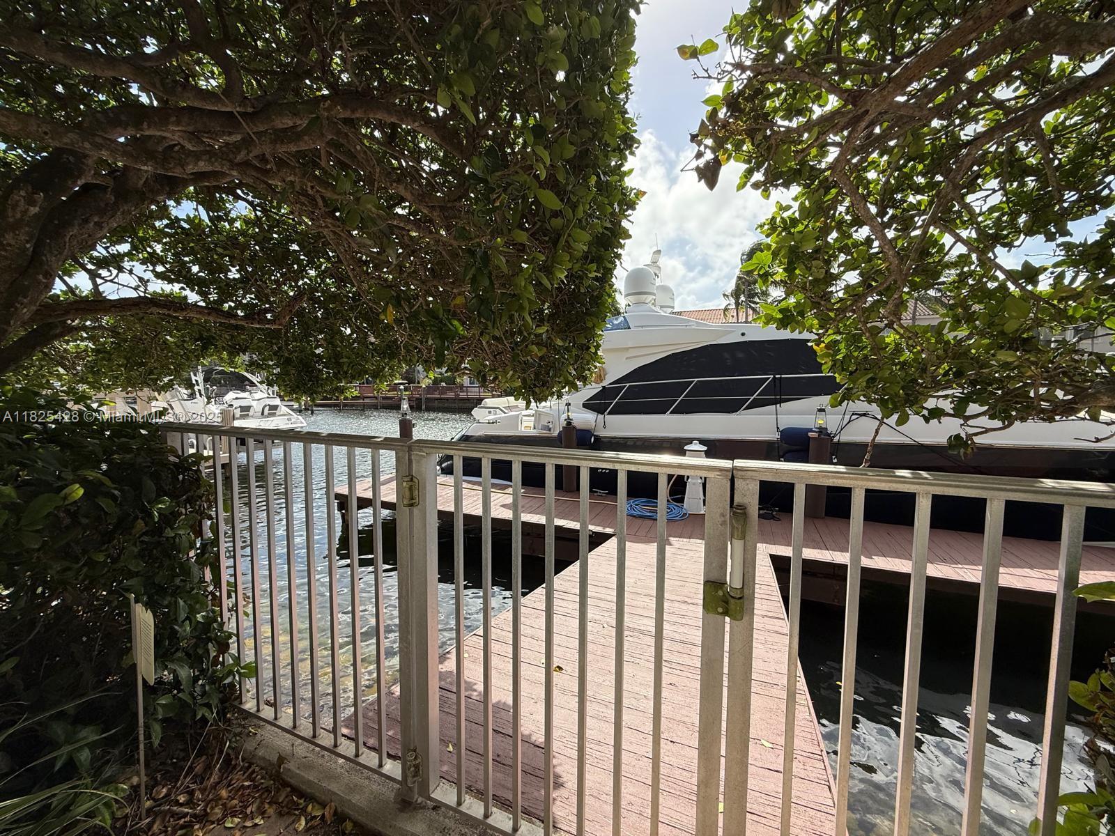 996 Sanibel Dr Hollywood, FL 33019 996 Sanibel Dr Hollywood, FL 33019