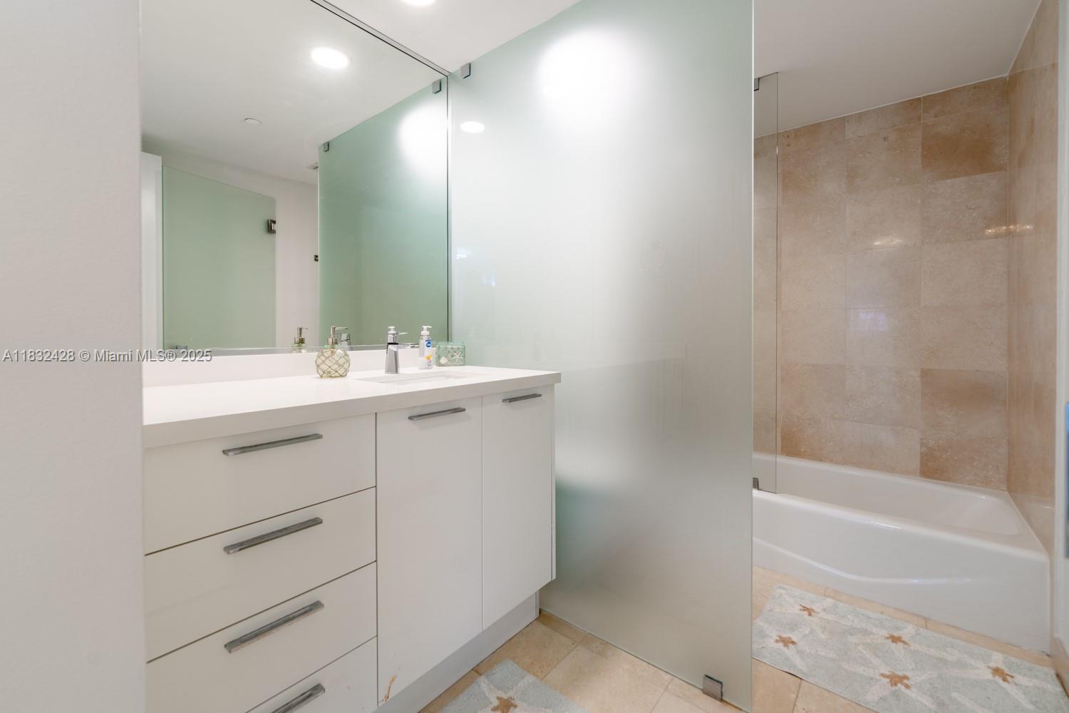 image Ocean Three Condo36