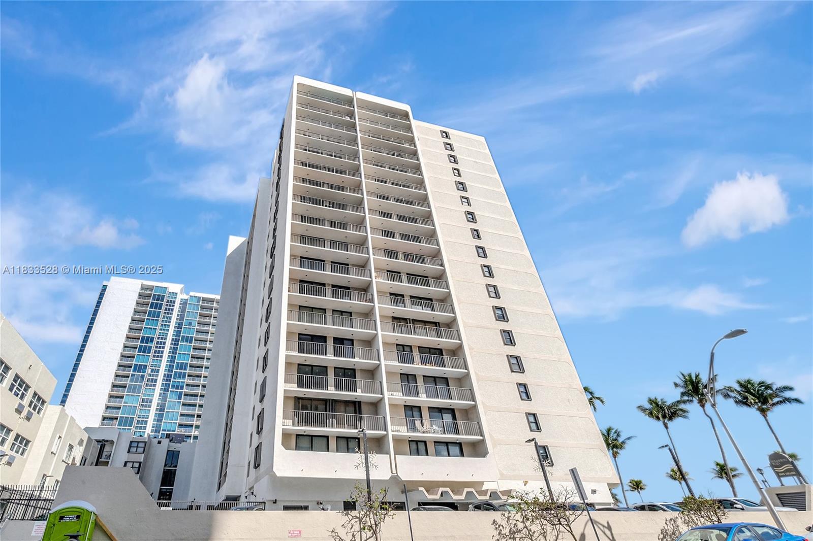 2625 Collins Ave #418