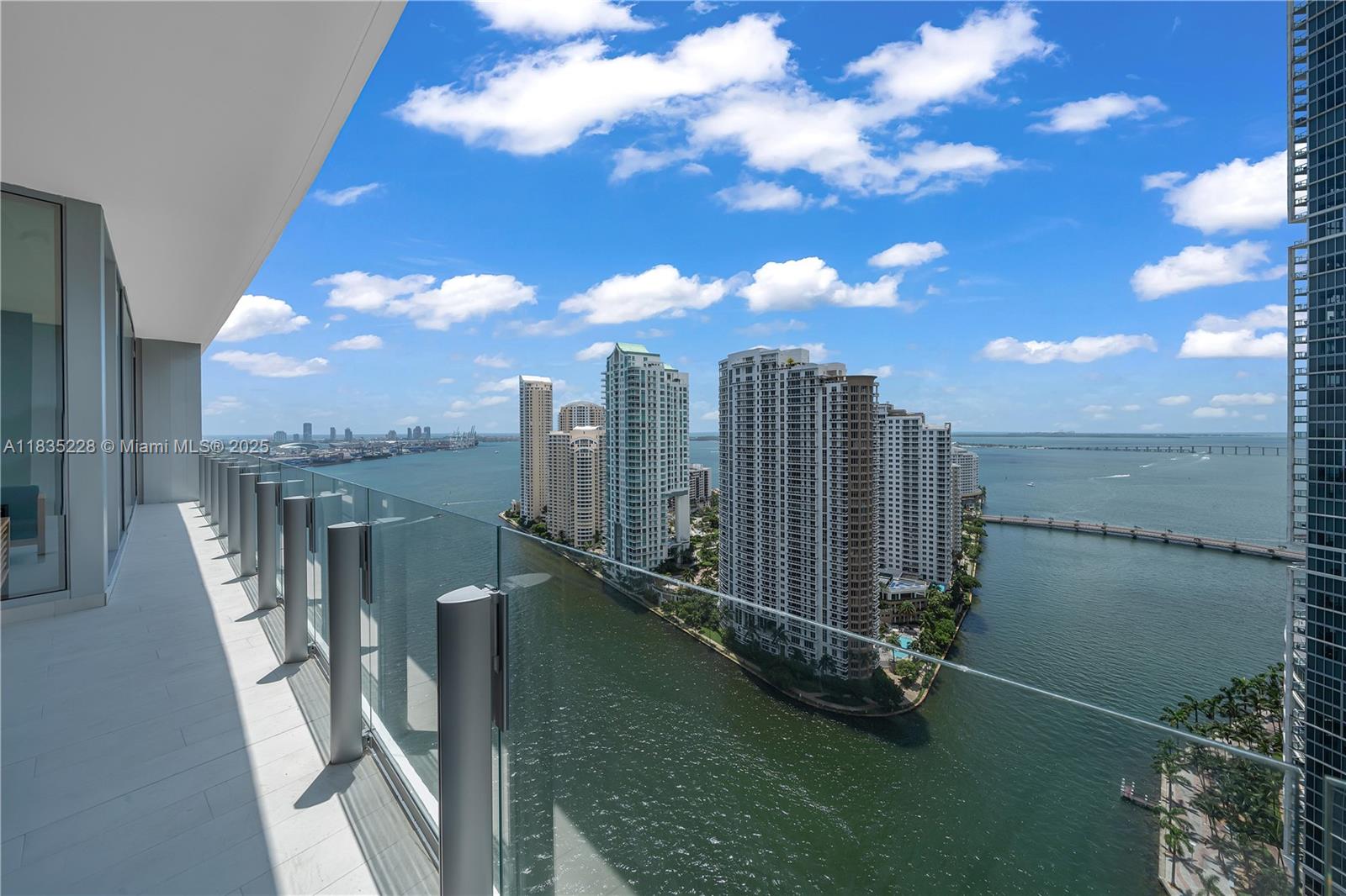image Aston Martin Residences13
