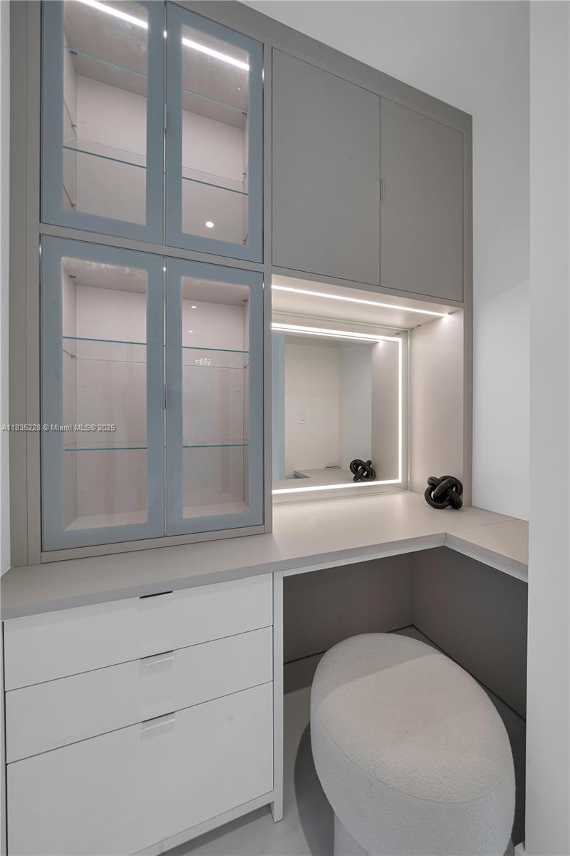 image Aston Martin Residences24
