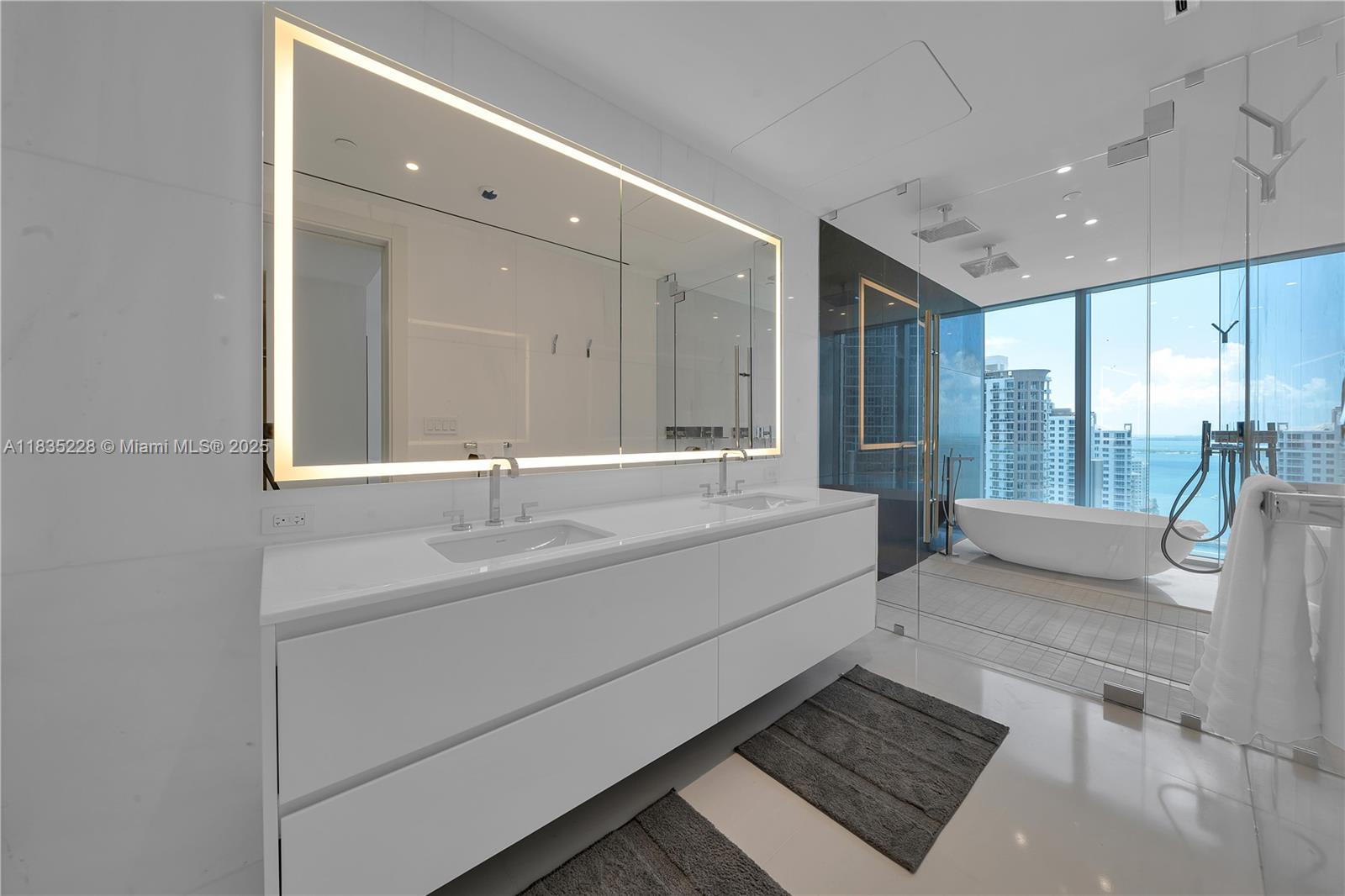 image Aston Martin Residences33
