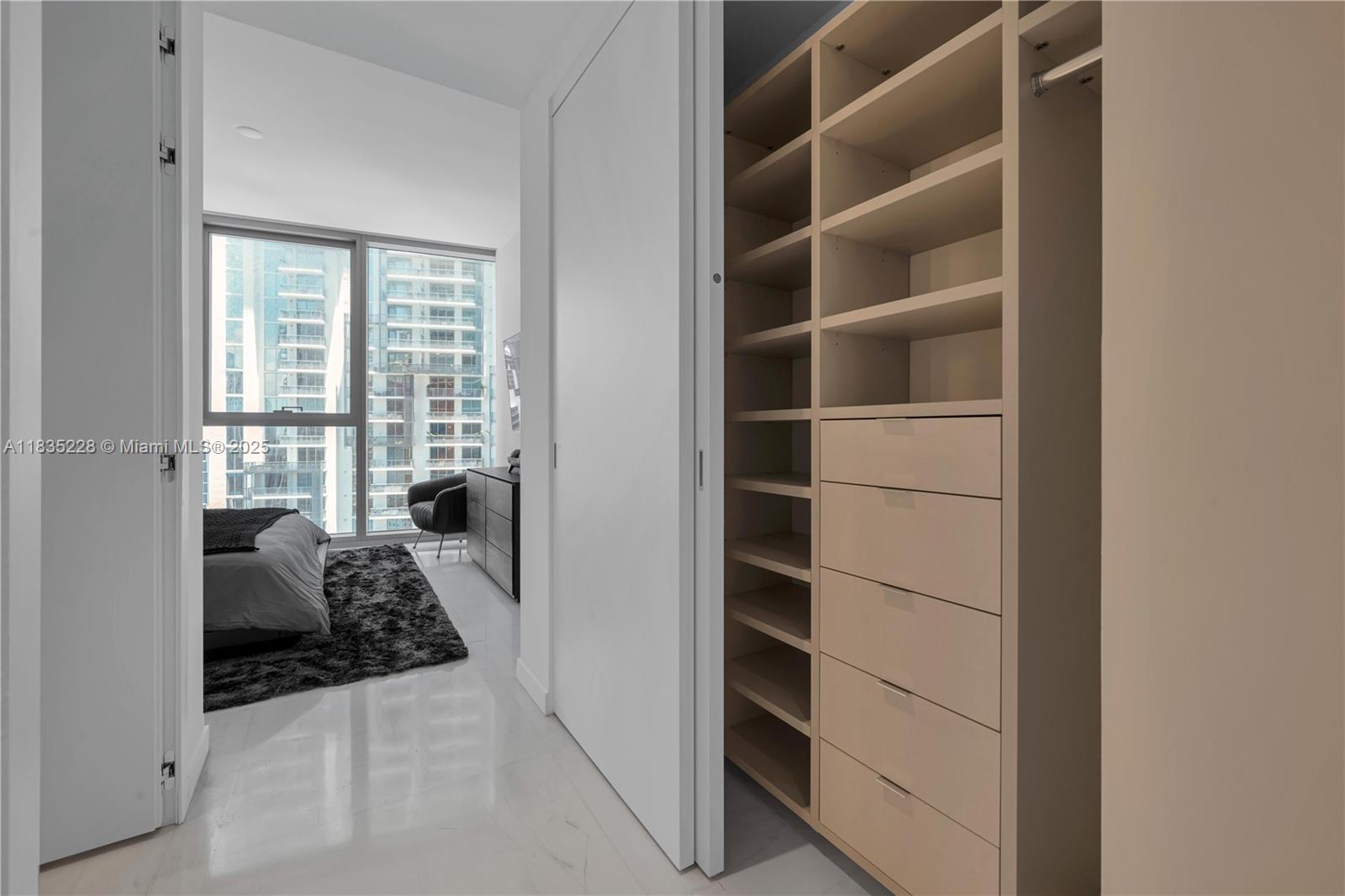image Aston Martin Residences37
