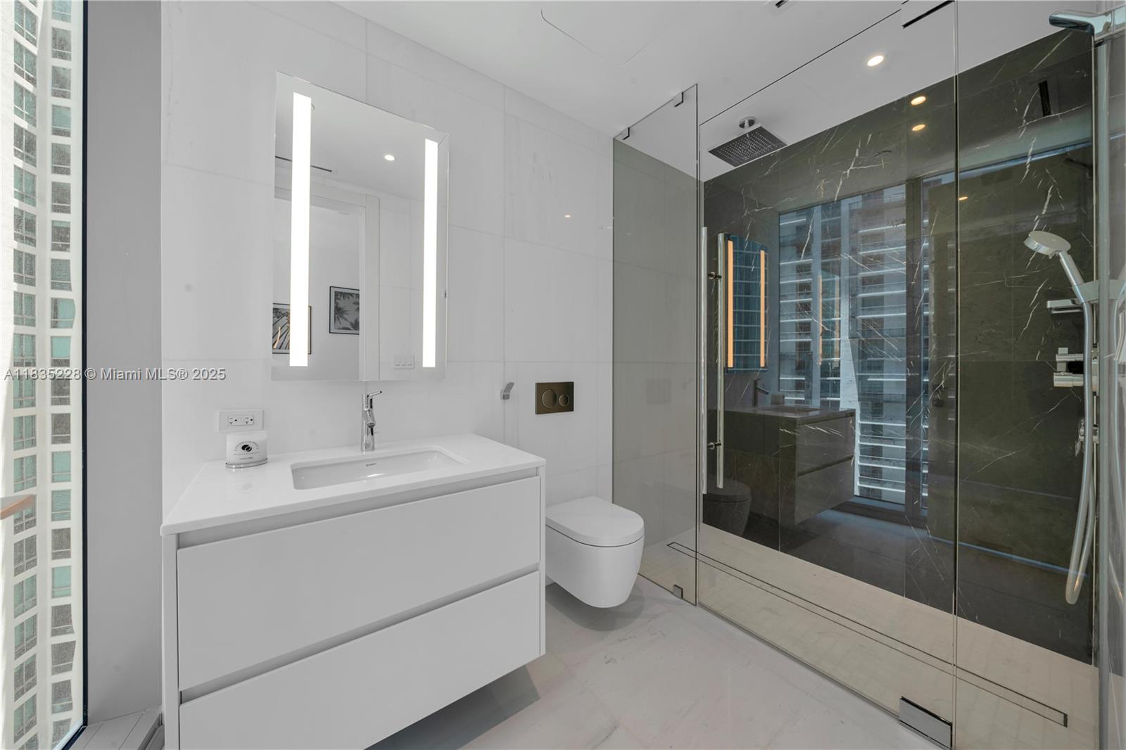 image Aston Martin Residences42