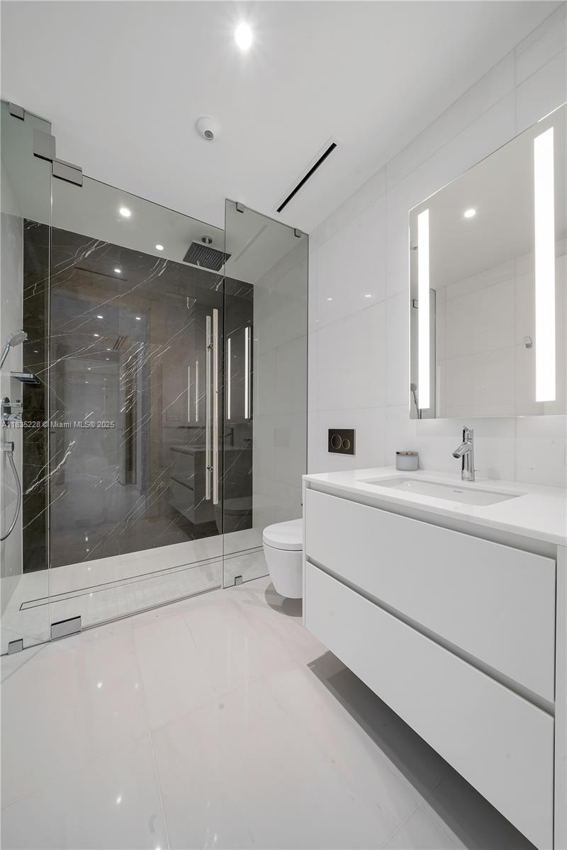 image Aston Martin Residences47