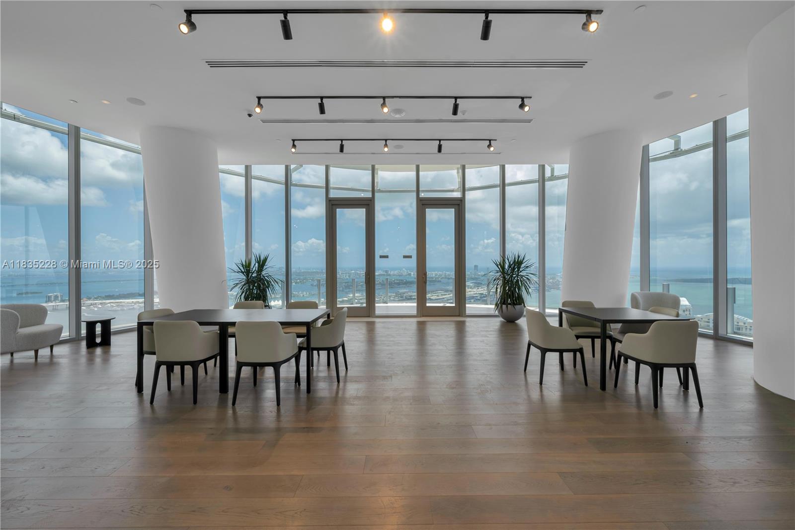 image Aston Martin Residences53