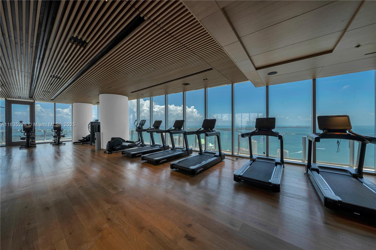 image Aston Martin Residences54