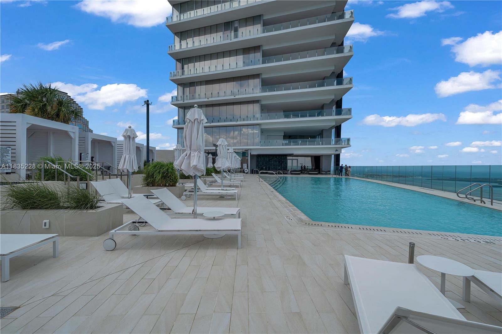 image Aston Martin Residences60