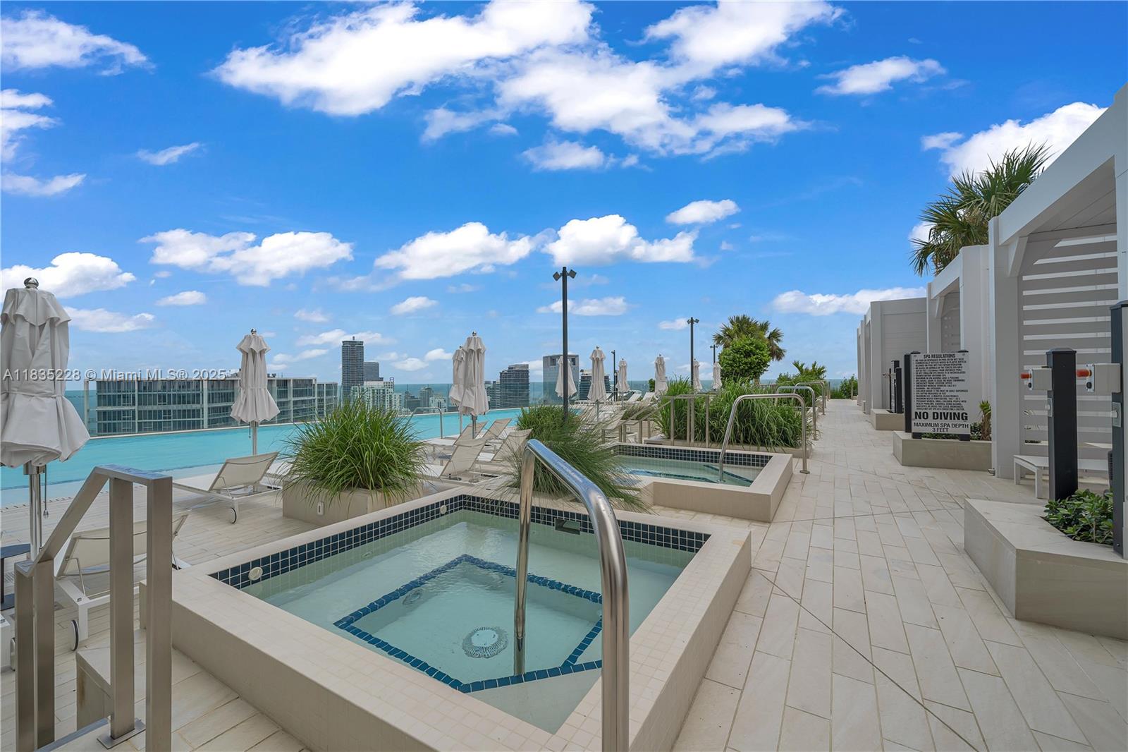 image Aston Martin Residences62