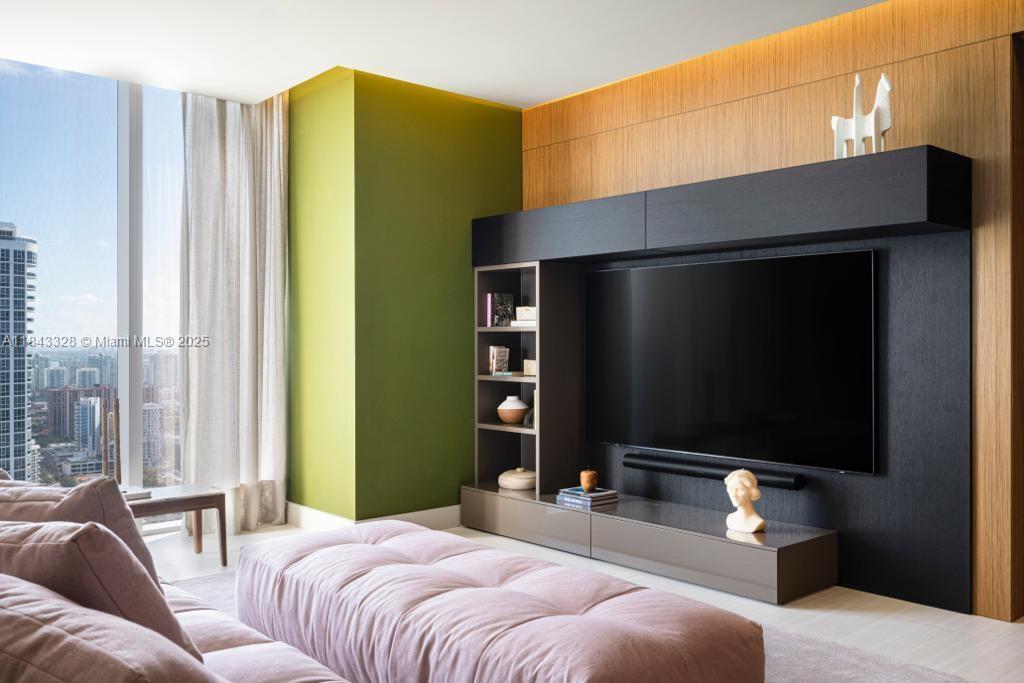 image TURNBERRY OCEAN CLUB COND9