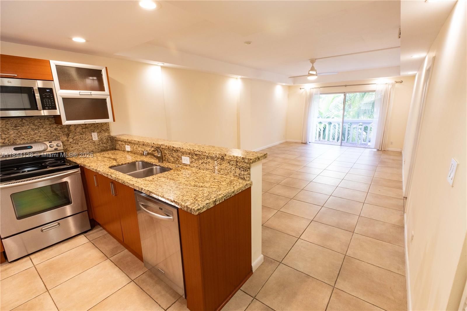100 Edgewater Dr #336