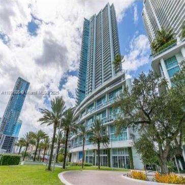 92 SW 3rd St #4401