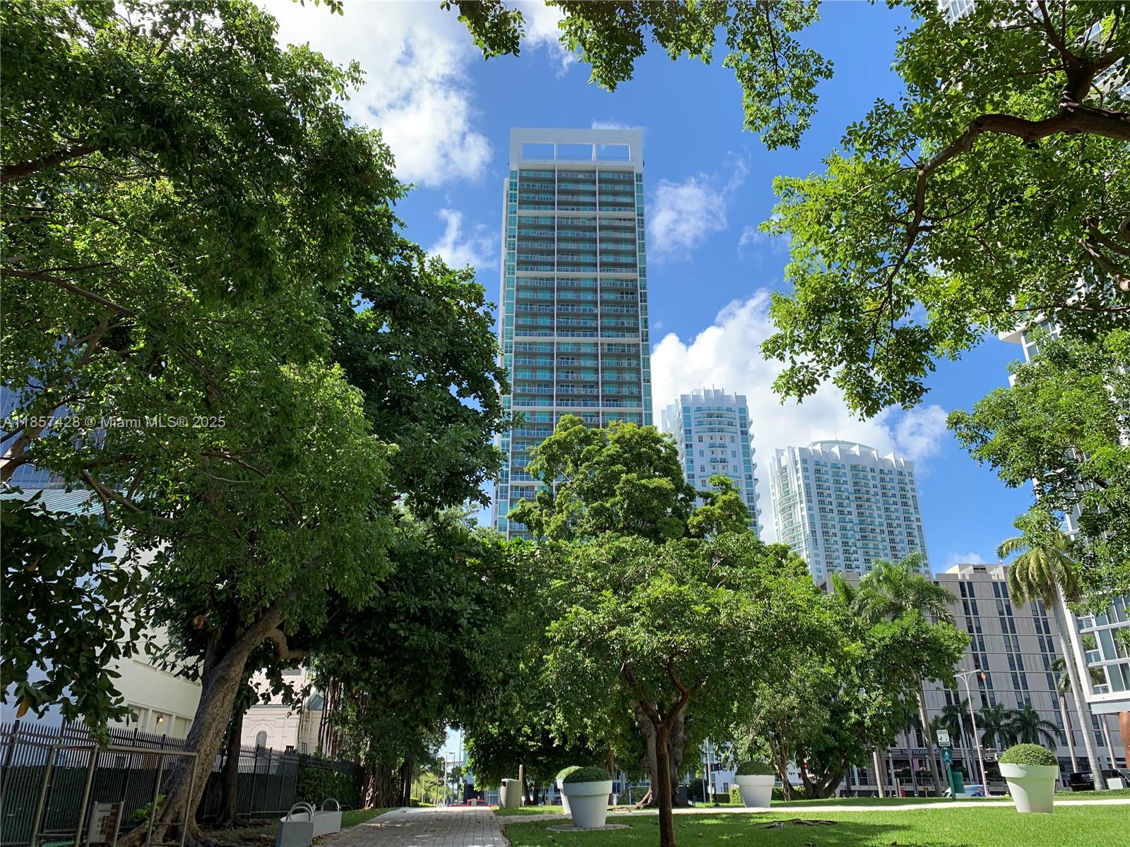 500 Brickell Ave #2305