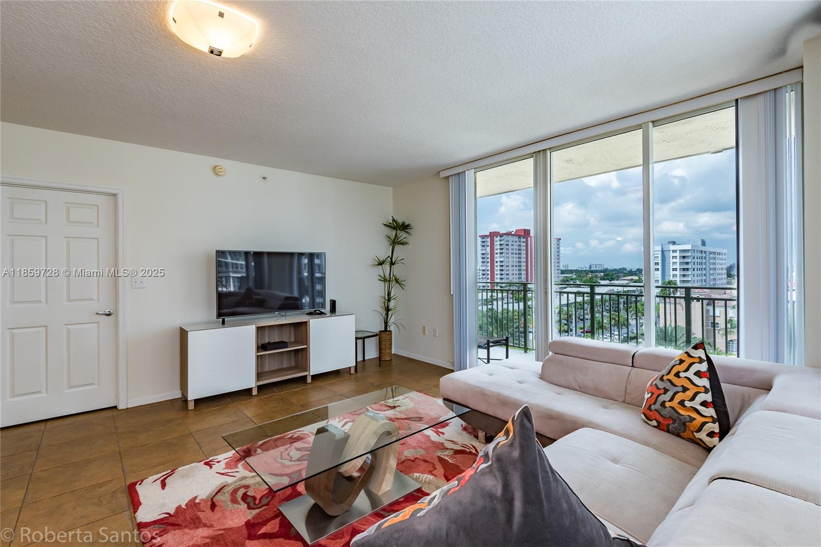 image 2080  Ocean Drive19