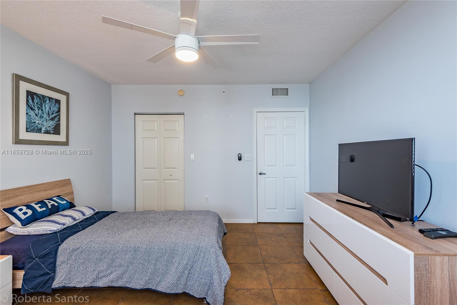 image 2080  Ocean Drive21