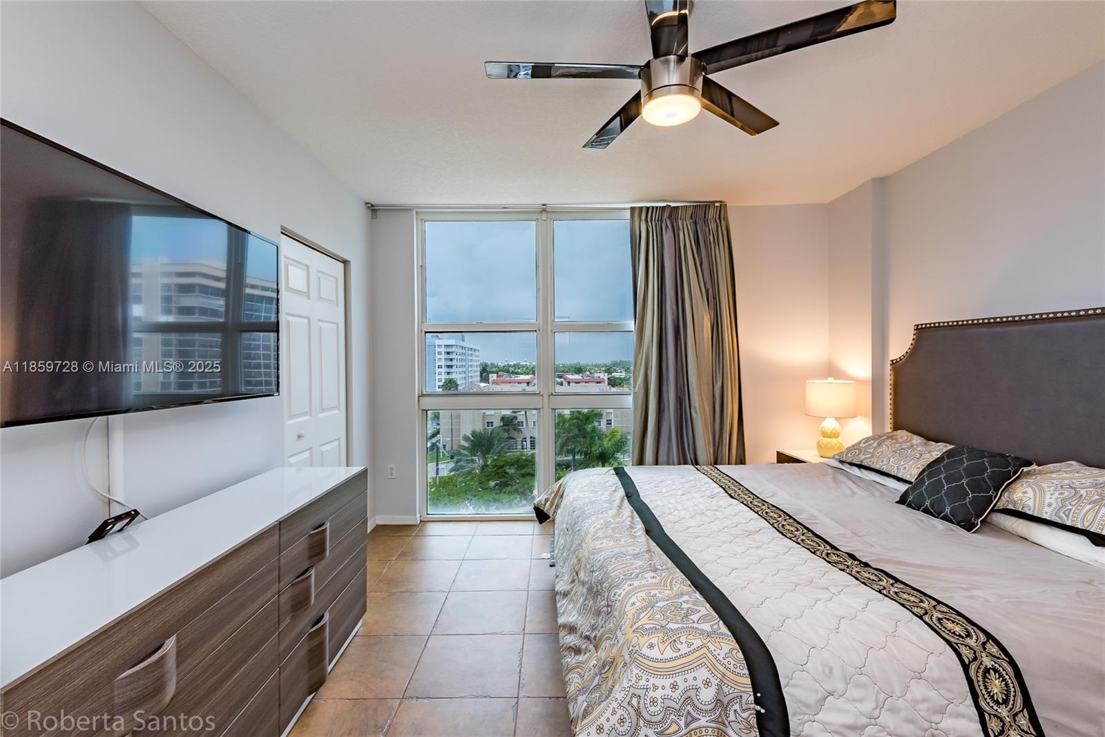image 2080  Ocean Drive24