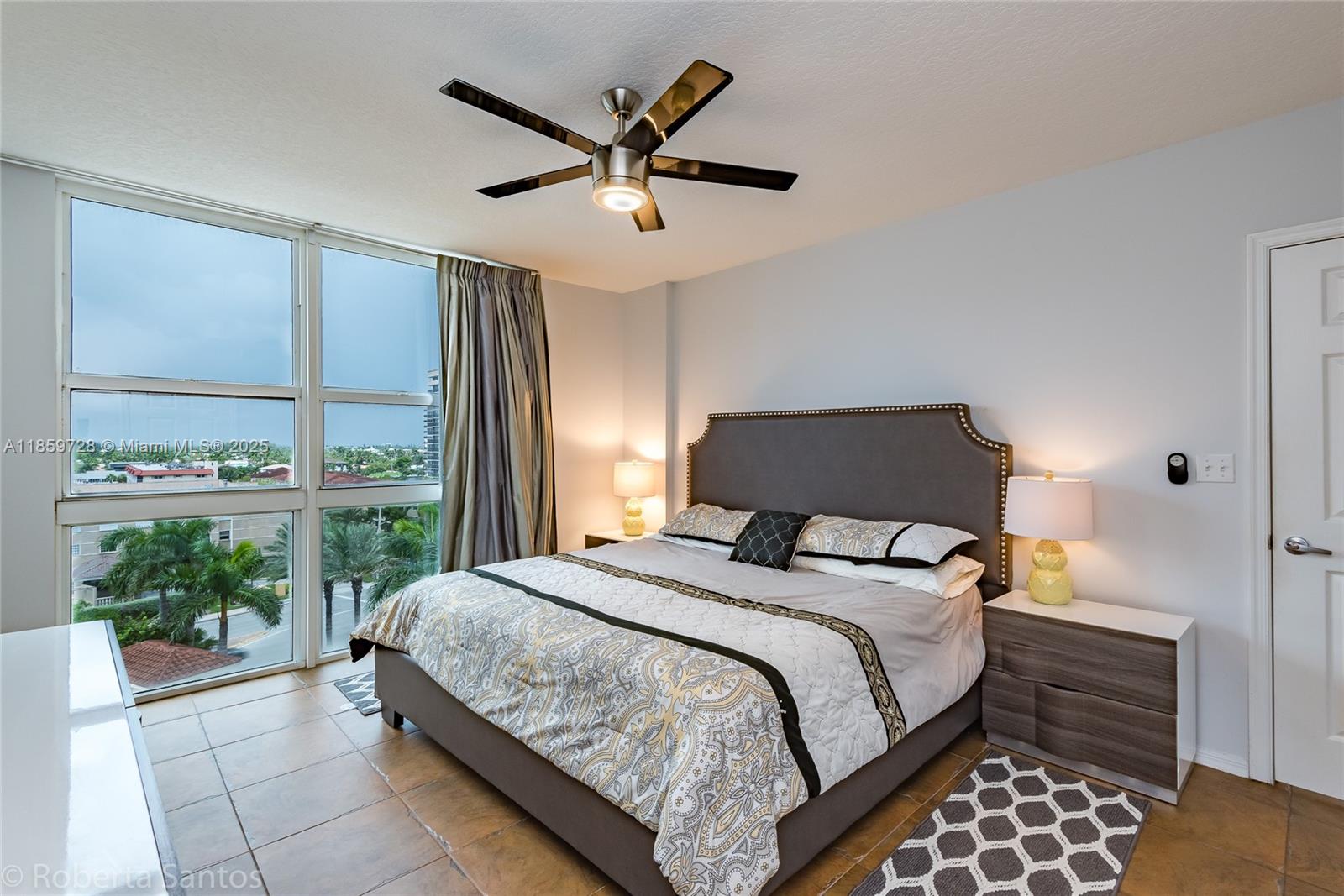 image 2080  Ocean Drive25
