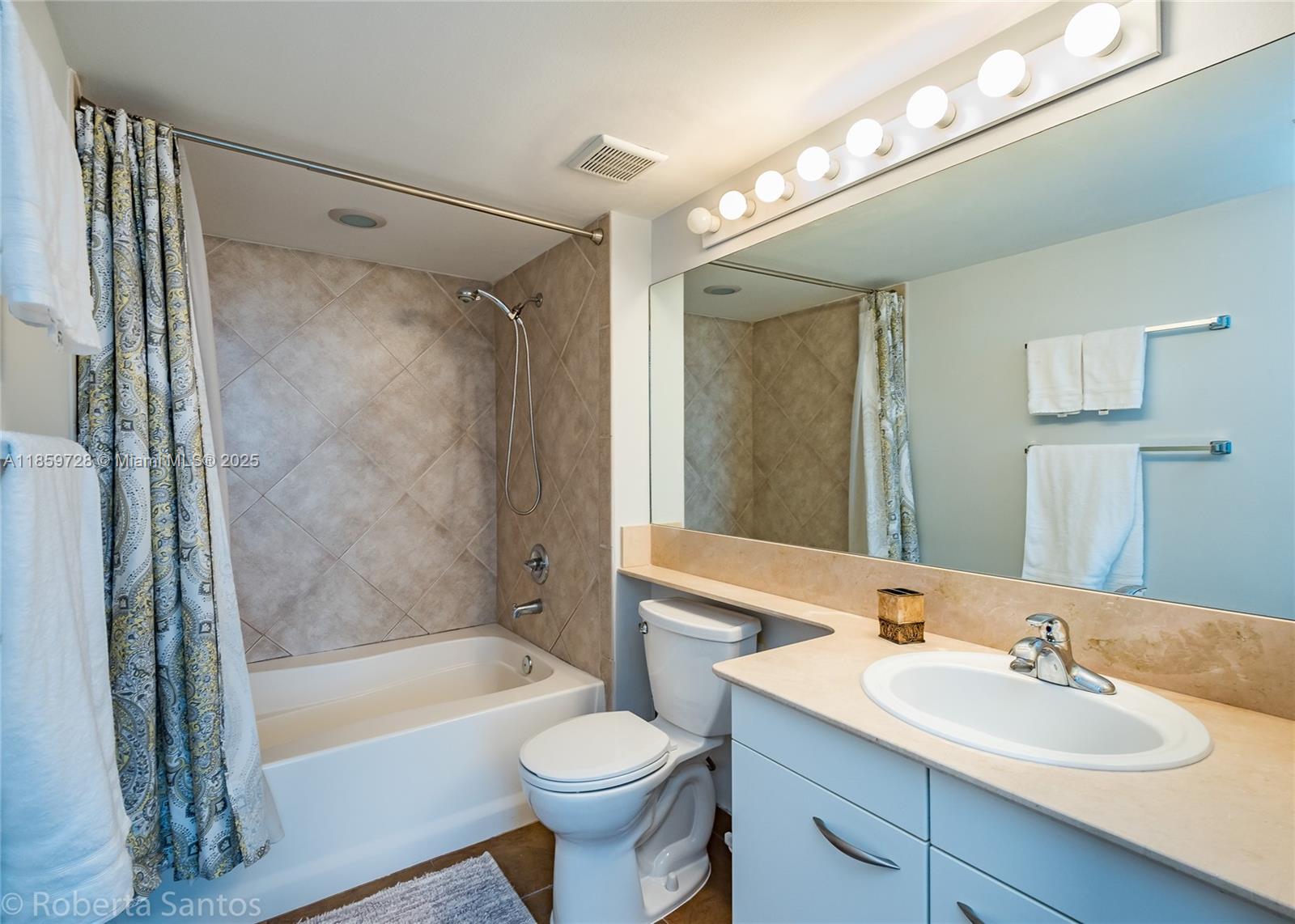 image 2080  Ocean Drive28