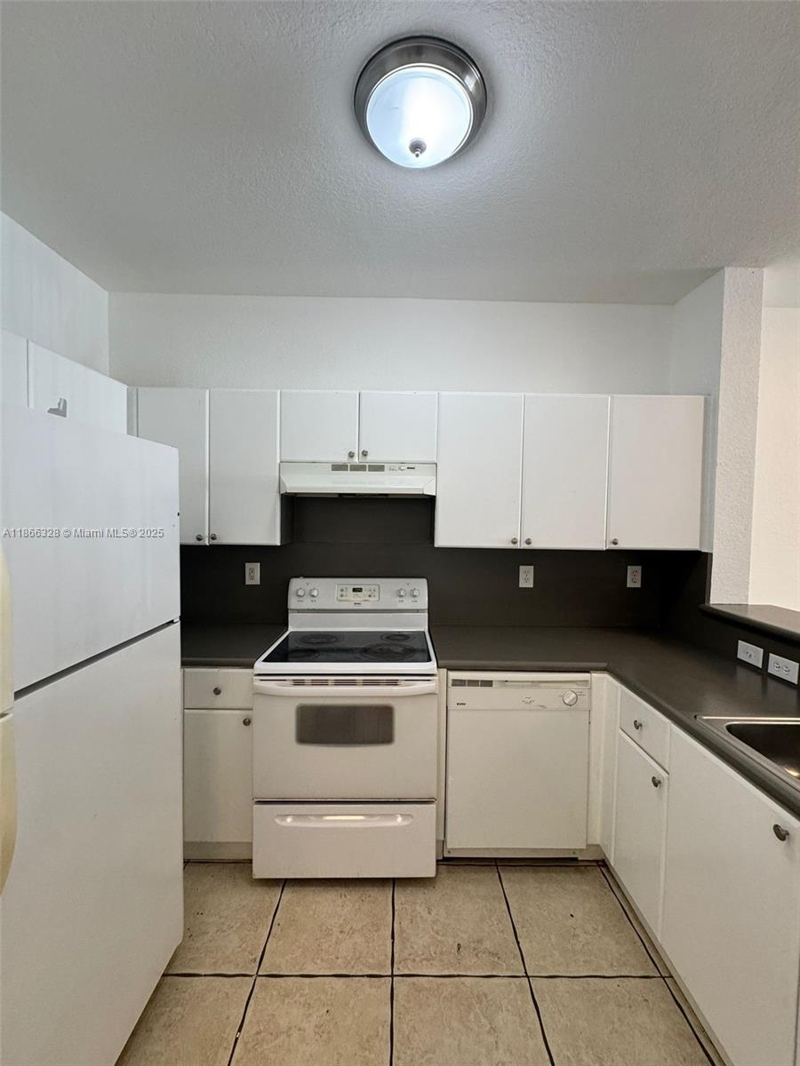 17620 NW 73rd Ave #104-17,Hialeah, FL 33015