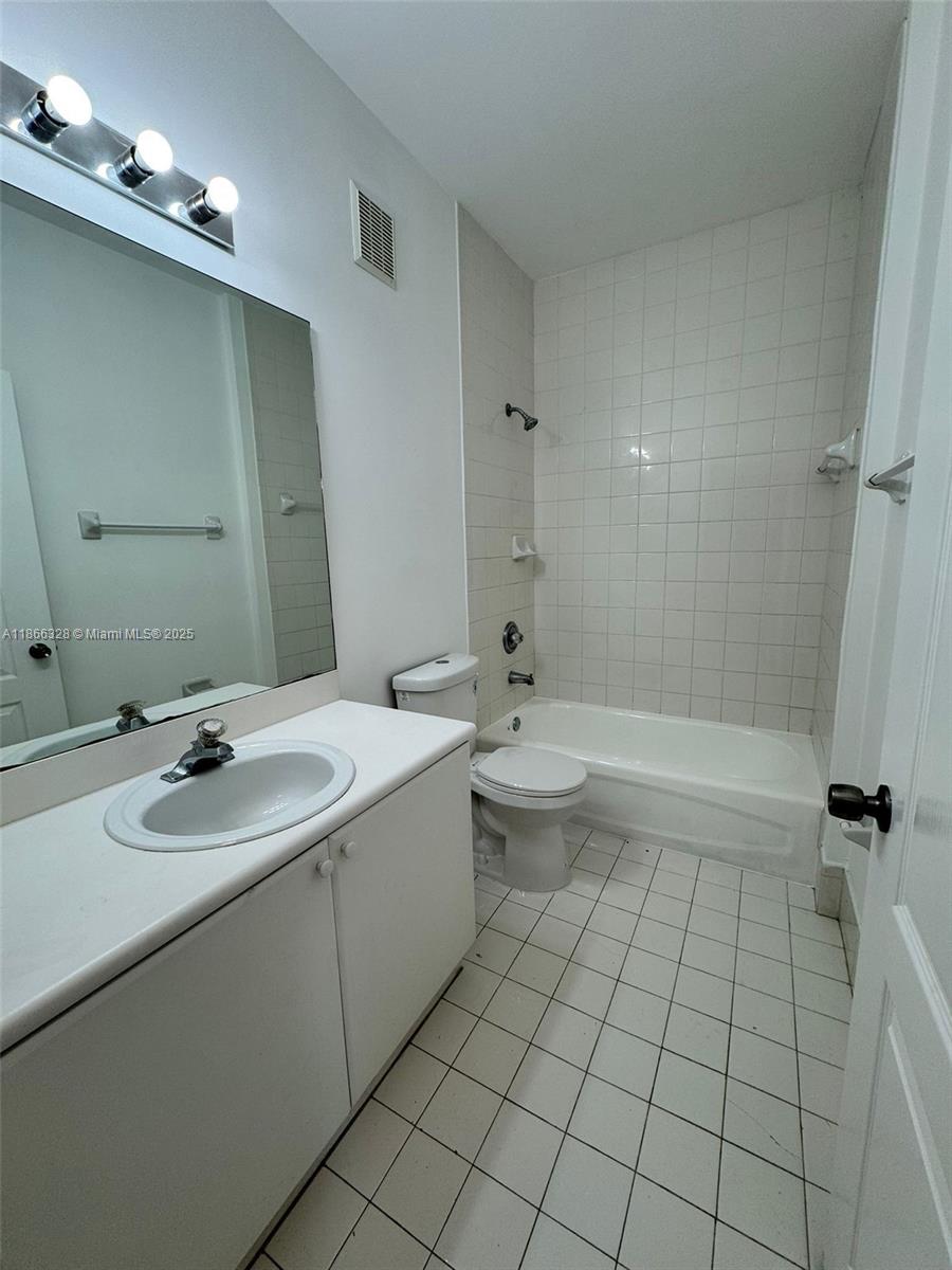 17620 NW 73rd Ave #104-17,Hialeah, FL 33015