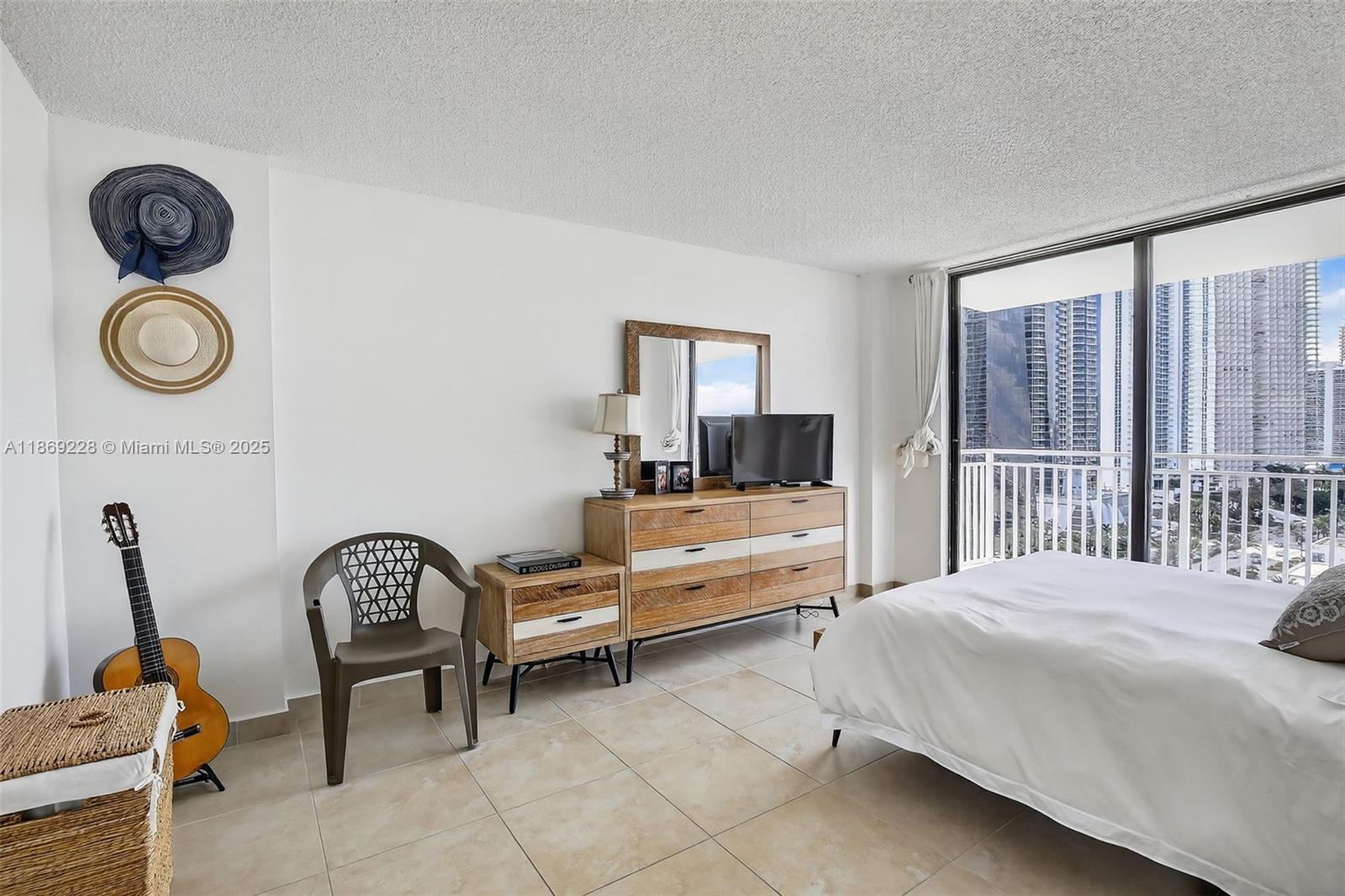 image Winston Towers 600 Condo10