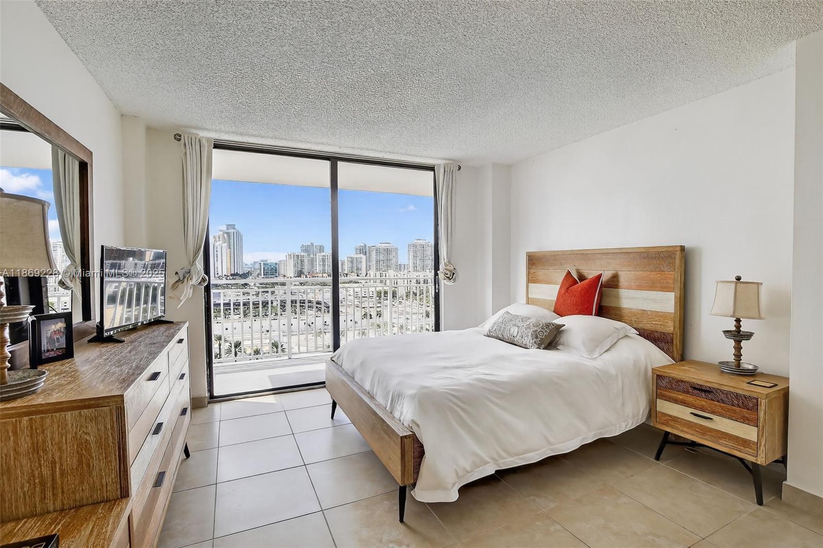 image Winston Towers 600 Condo11