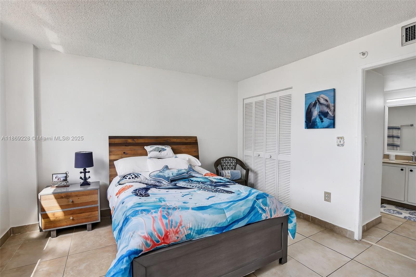 image Winston Towers 600 Condo17