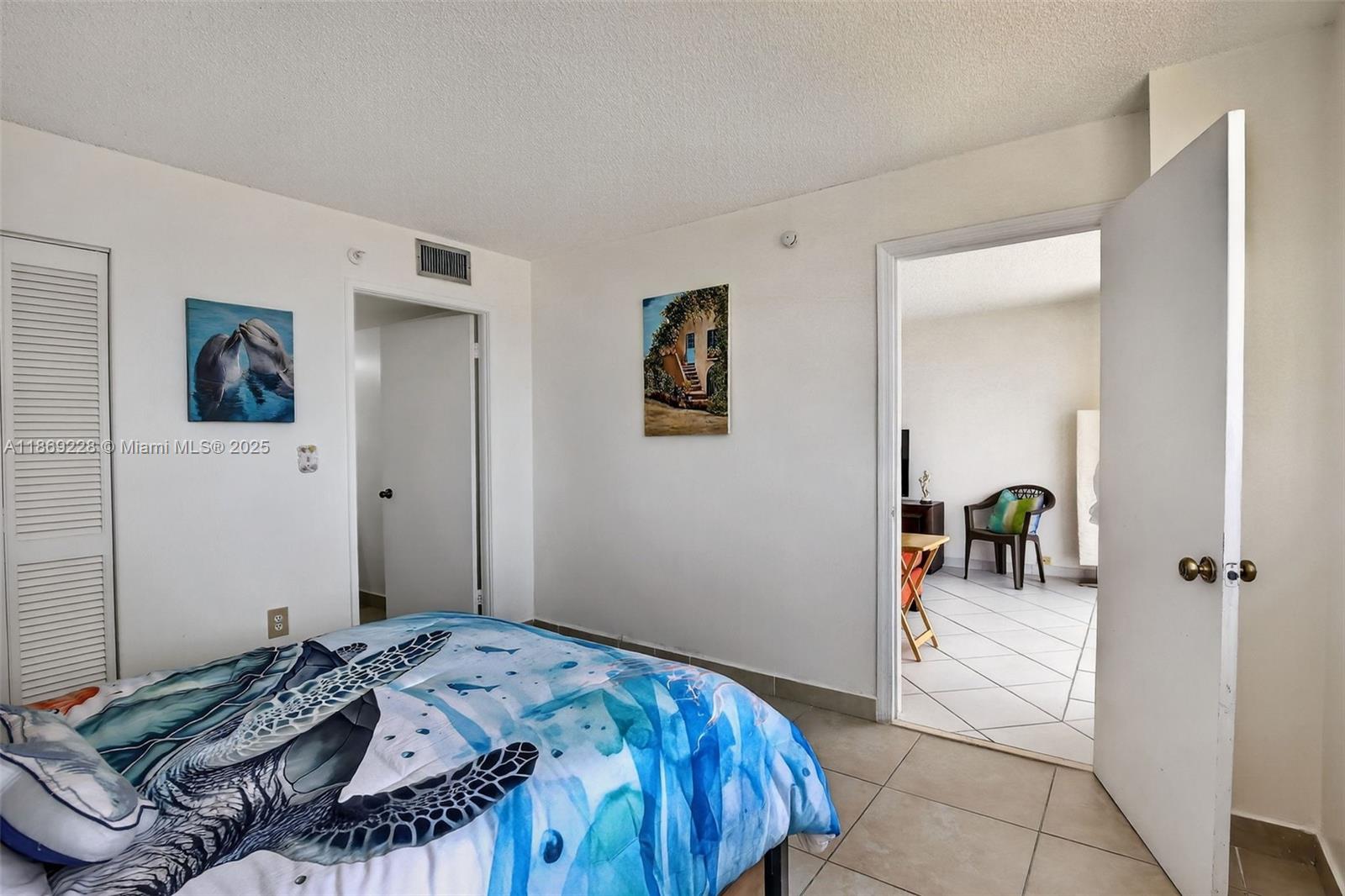 image Winston Towers 600 Condo18