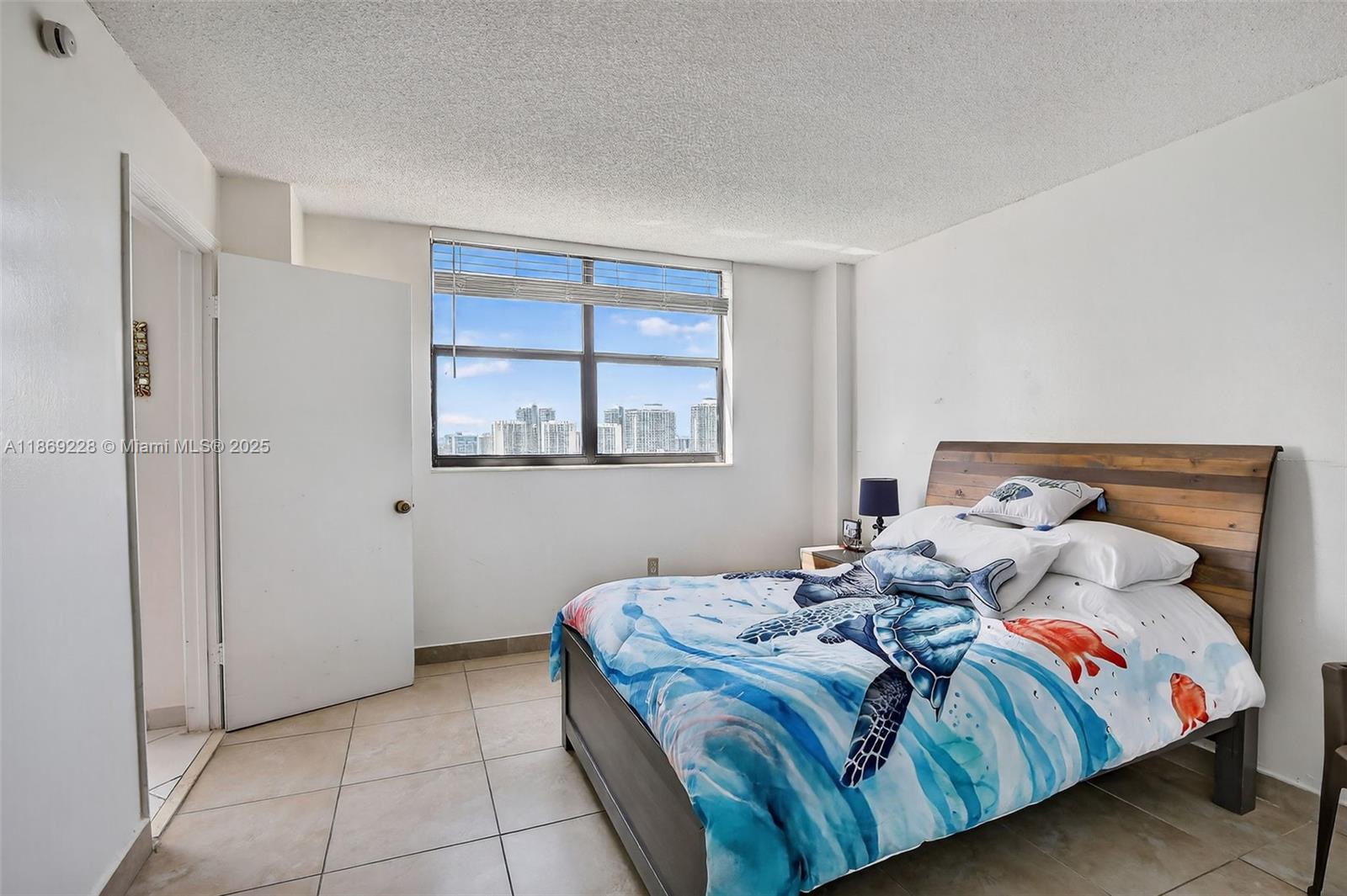 image Winston Towers 600 Condo19