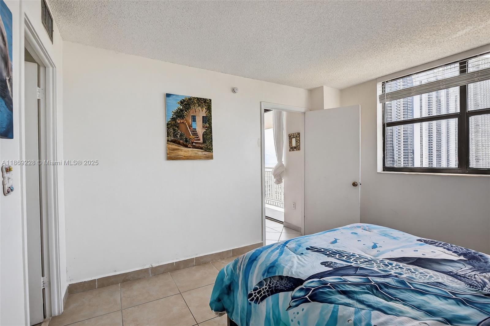 image Winston Towers 600 Condo20