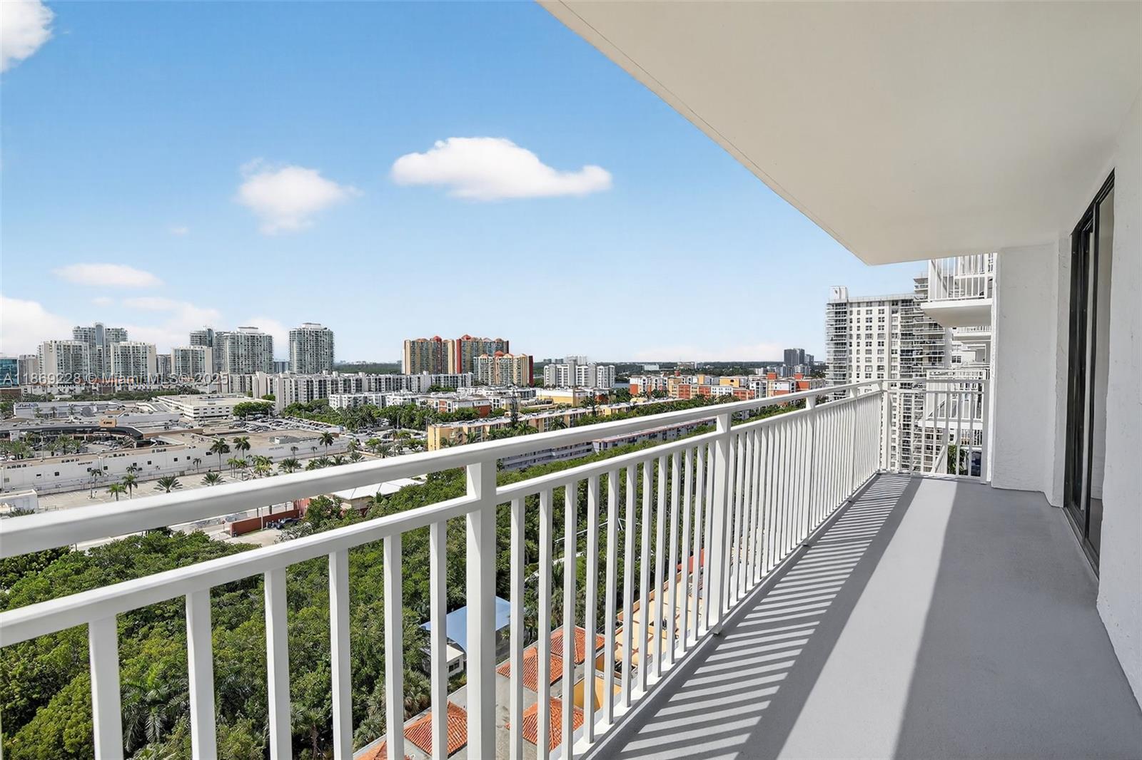 image Winston Towers 600 Condo24