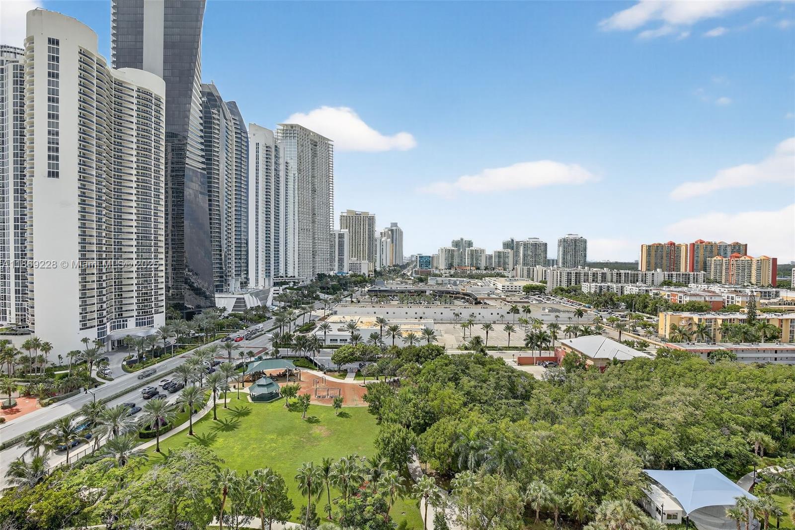 image Winston Towers 600 Condo25