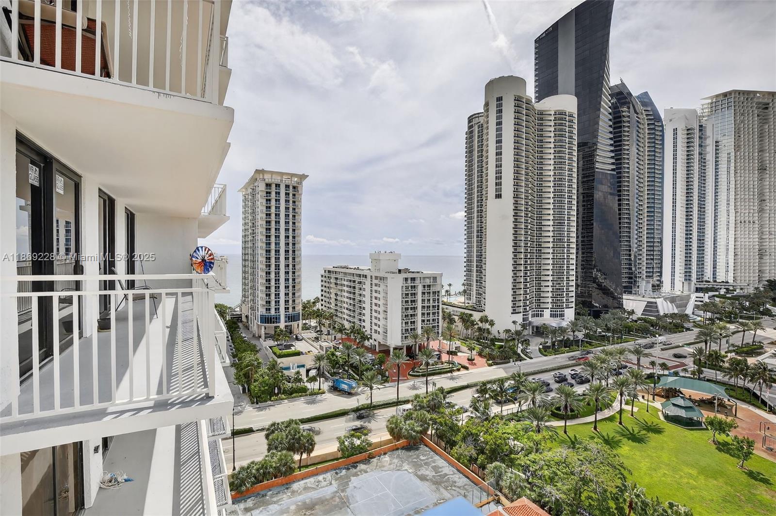 image Winston Towers 600 Condo26