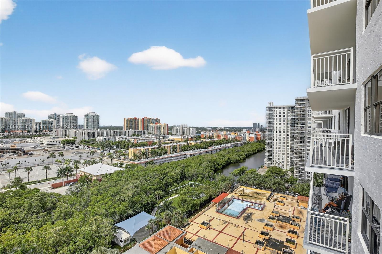 image Winston Towers 600 Condo27