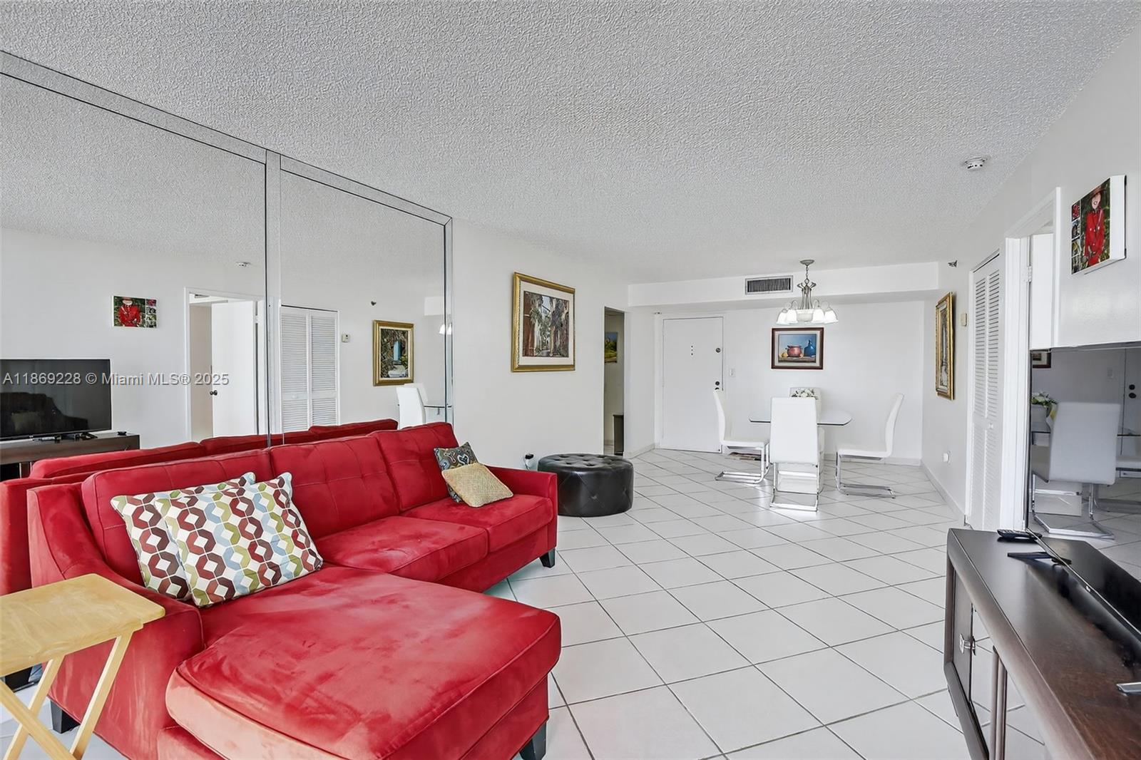image Winston Towers 600 Condo3