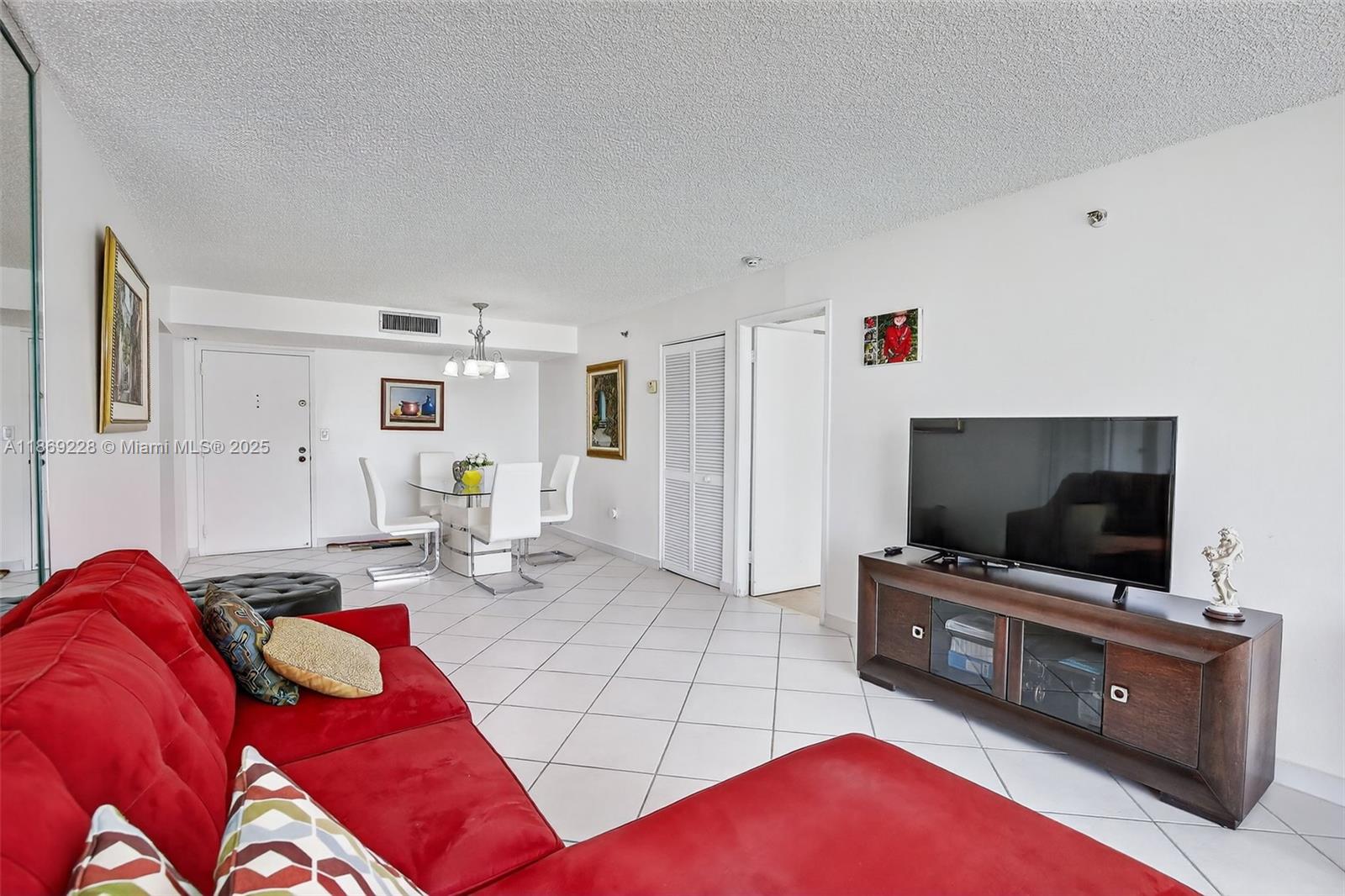 image Winston Towers 600 Condo4