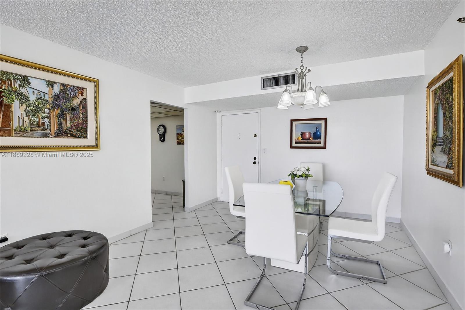 image Winston Towers 600 Condo5