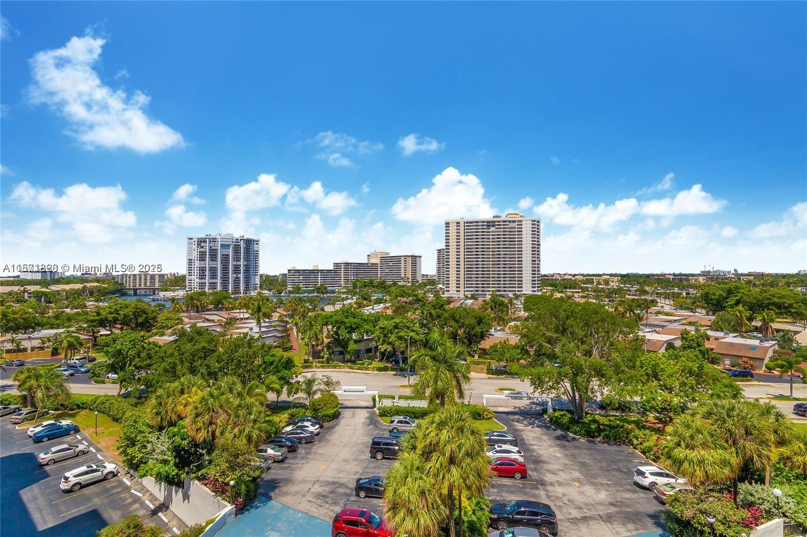 400 Leslie Dr #811