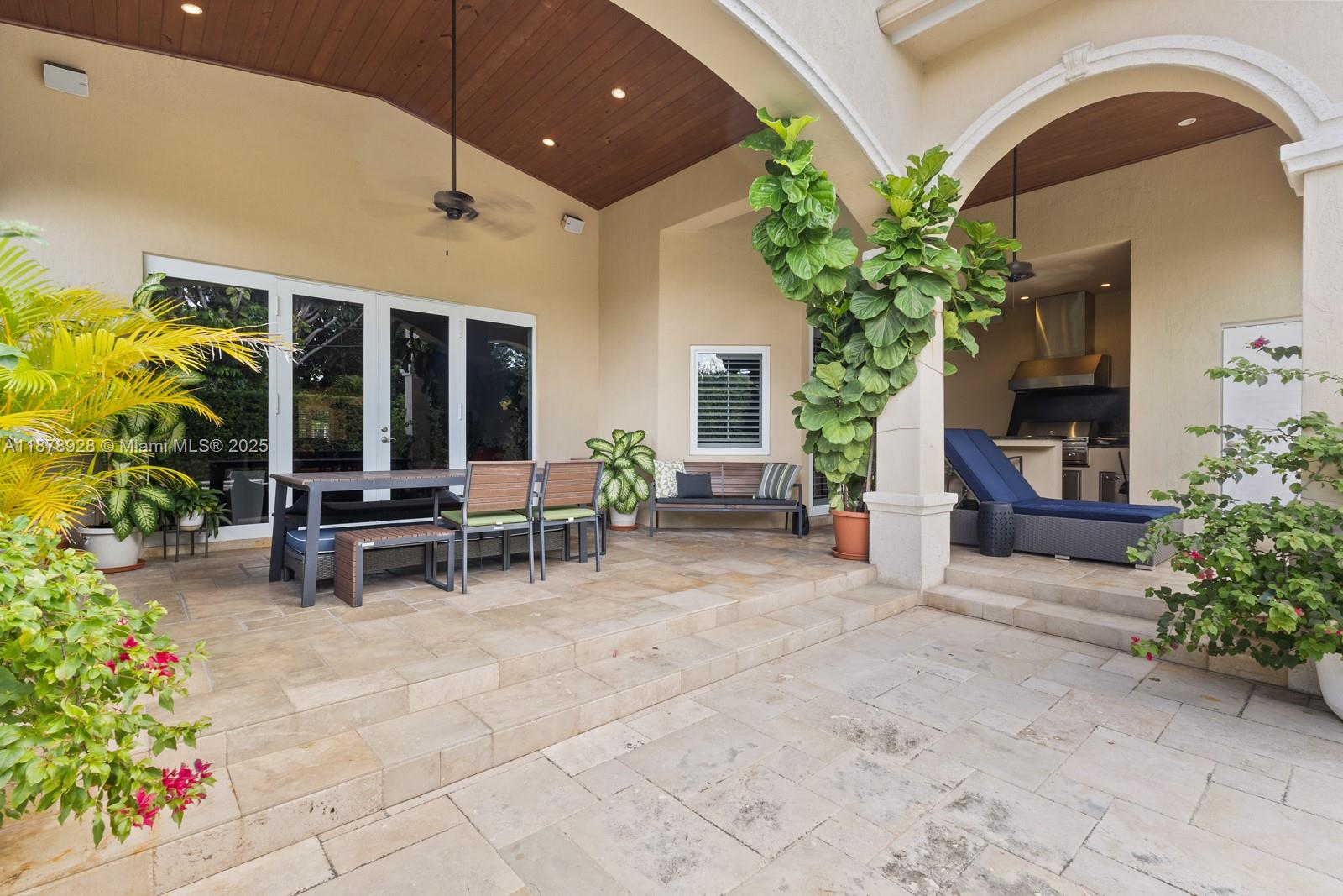 718 SW 26th Rd Miami, FL 33129