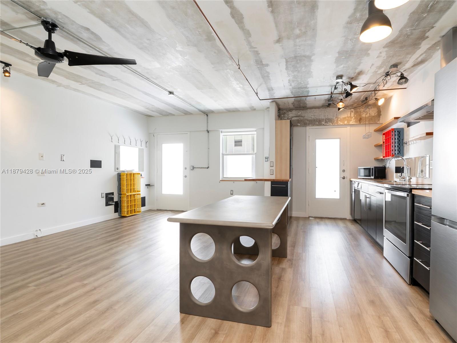 1545 Euclid Ave #4J
