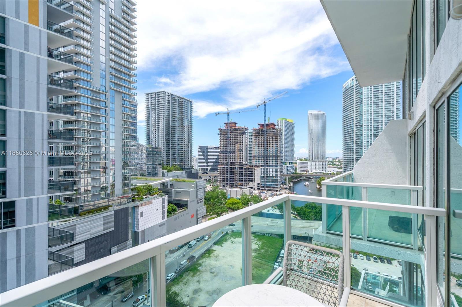 image Brickell On The River S18