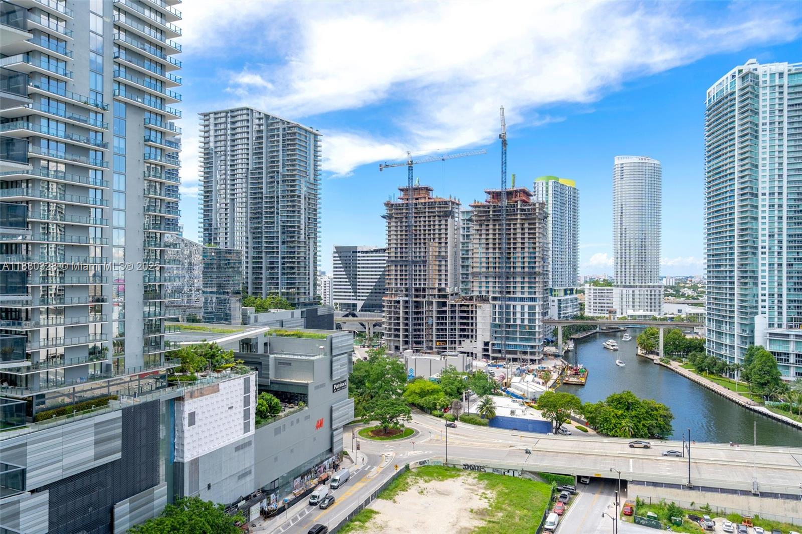 image Brickell On The River S19